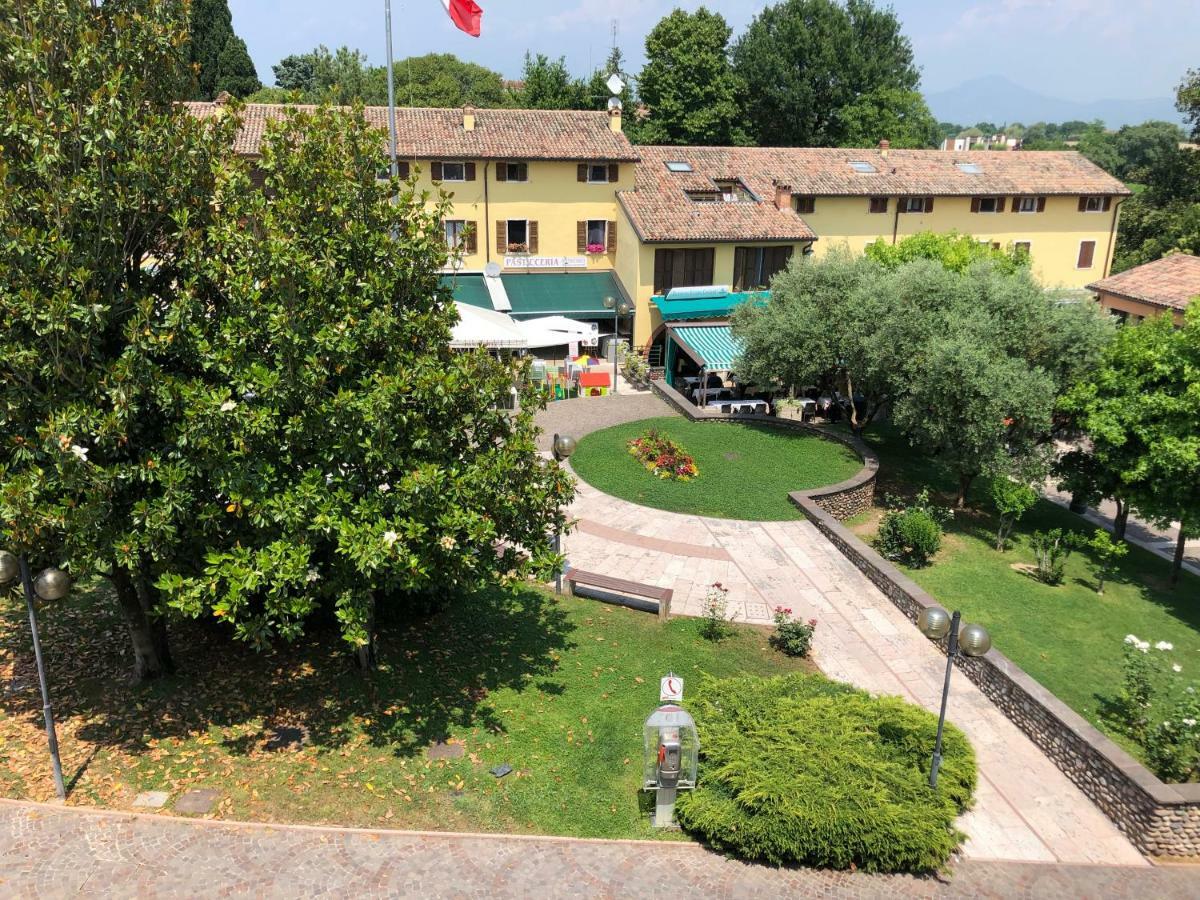 Irides Rooms A Un Passo Dai Parchi Divertimento Lazise Dış mekan fotoğraf