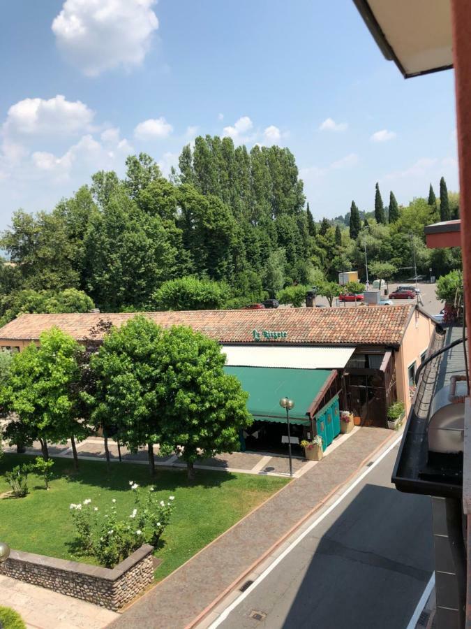 Irides Rooms A Un Passo Dai Parchi Divertimento Lazise Dış mekan fotoğraf